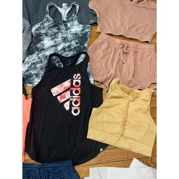 Womens Athletic Clothing Lot 17PCS Size MEDIUM Under Armour Nike Adidas & MORE - Picture 5 of 14